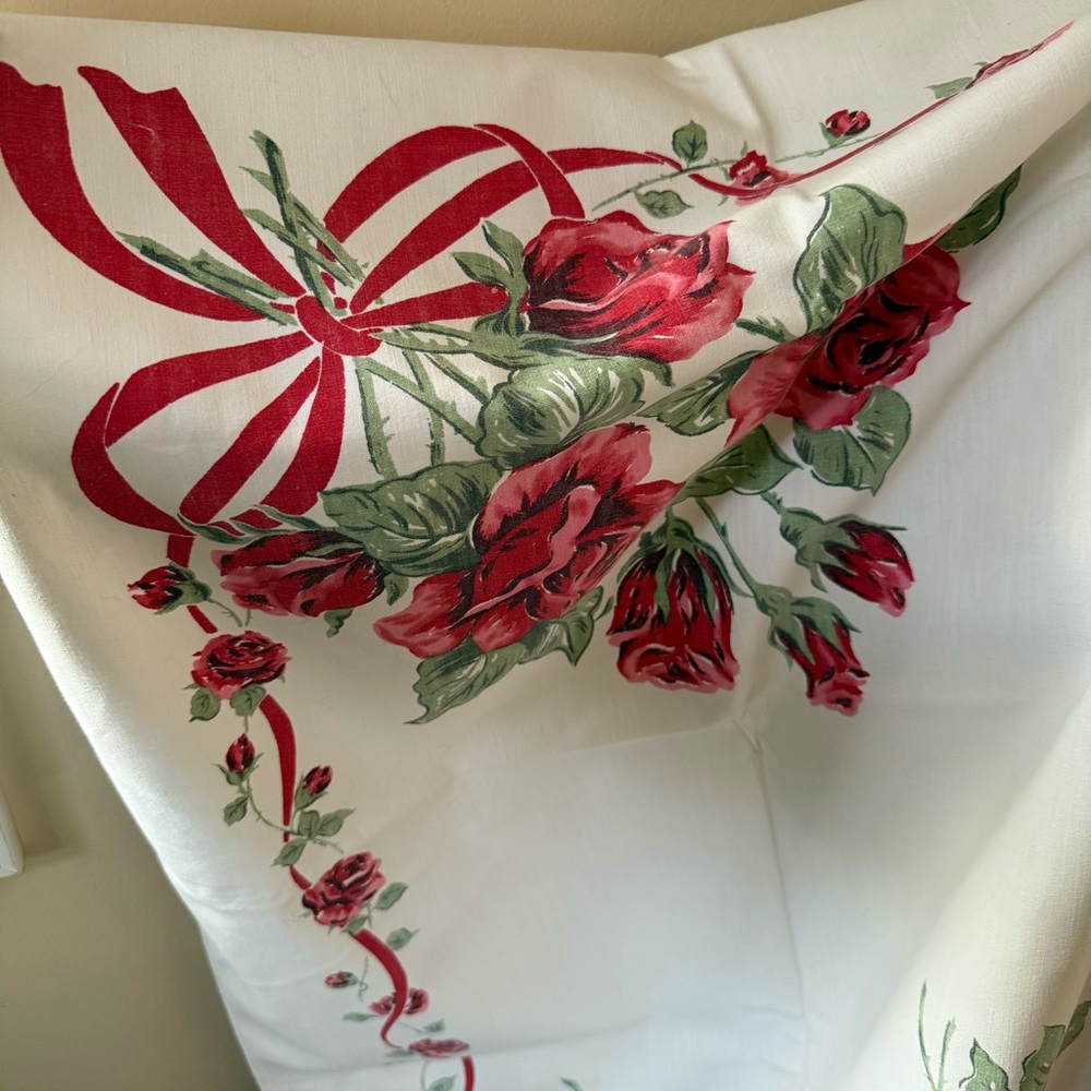 1960s Rose & Coquette Bow Cotton Tablecloth - Picture 2 of 11